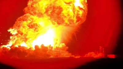 SpaceX roketi test öncesi patlayarak alev topuna dönüştü!
